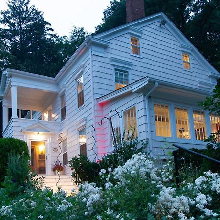 Отель The Harbor Rose Bed & Breakfast Cold Spring Harbor Экстерьер фото