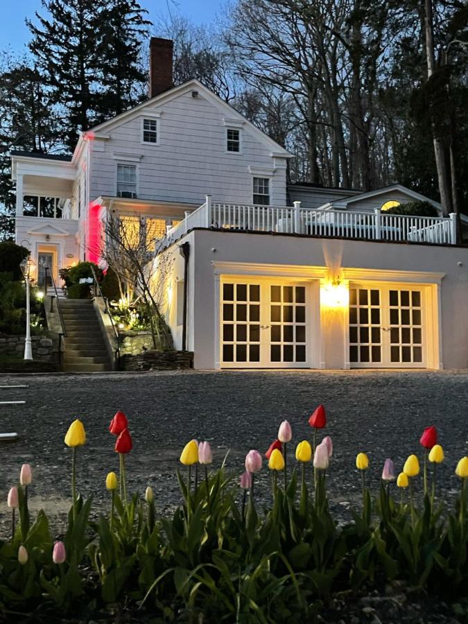 Отель The Harbor Rose Bed & Breakfast Cold Spring Harbor Экстерьер фото