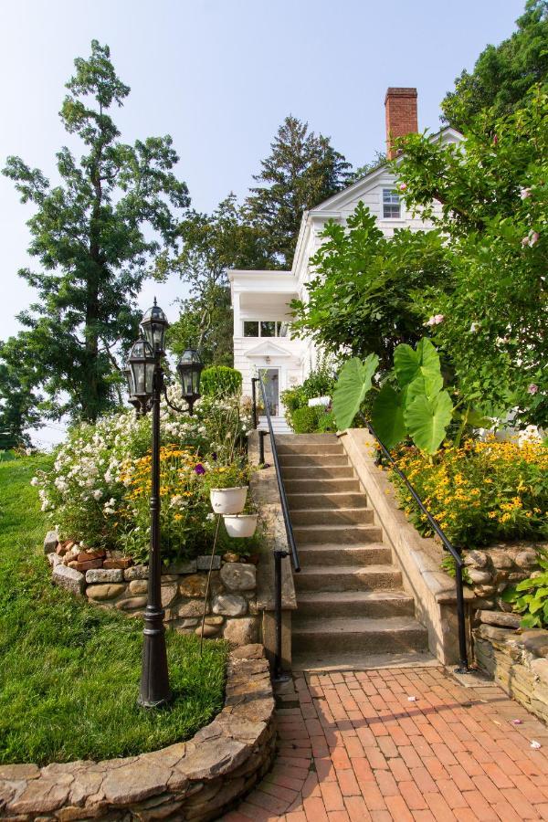 Отель The Harbor Rose Bed & Breakfast Cold Spring Harbor Экстерьер фото